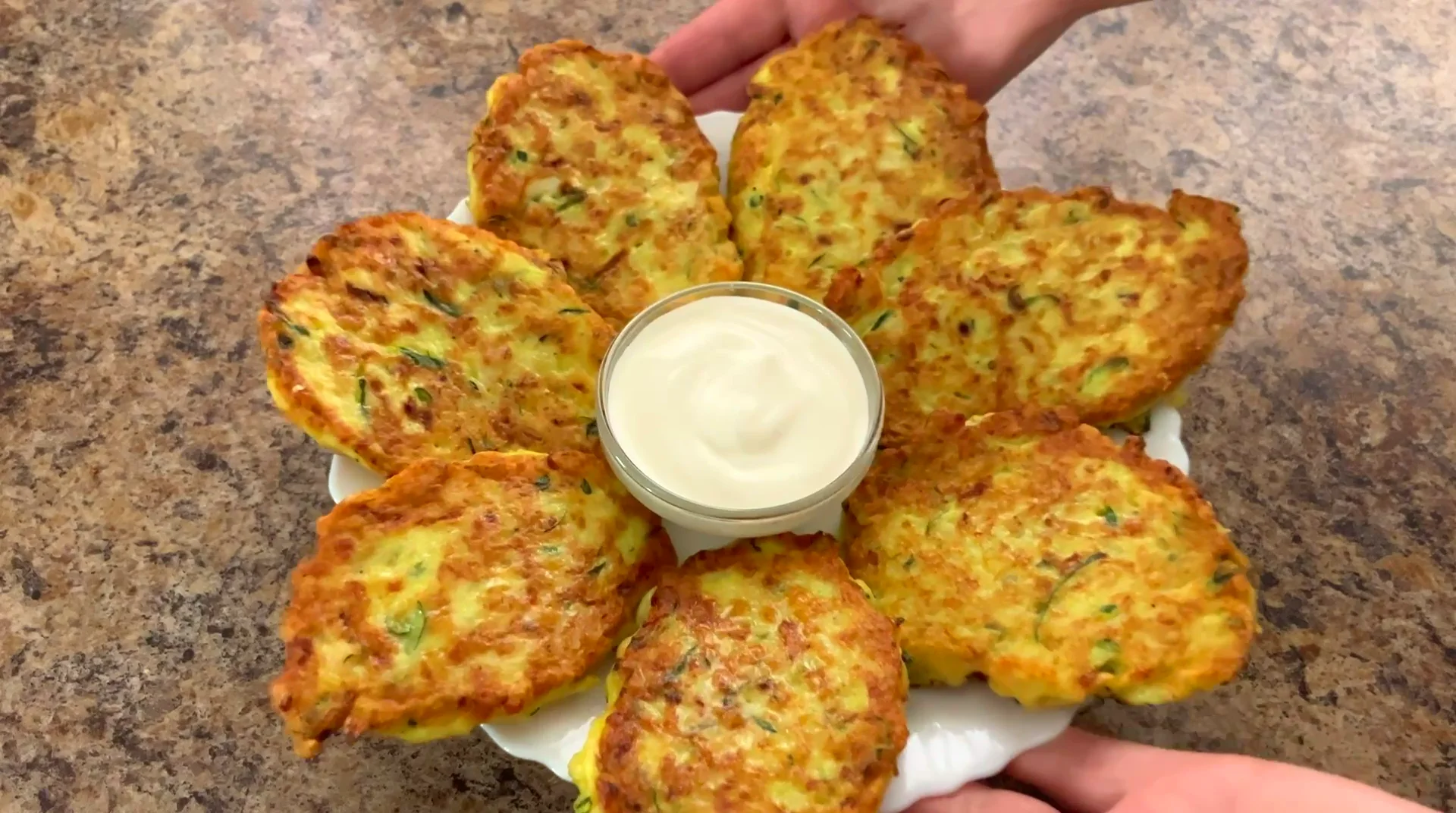 Сытные кабачковые оладьи с фаршем — идеальный рецепт для ужина Сытные кабачковые оладьи с фаршем — идеальный рецепт для ужина