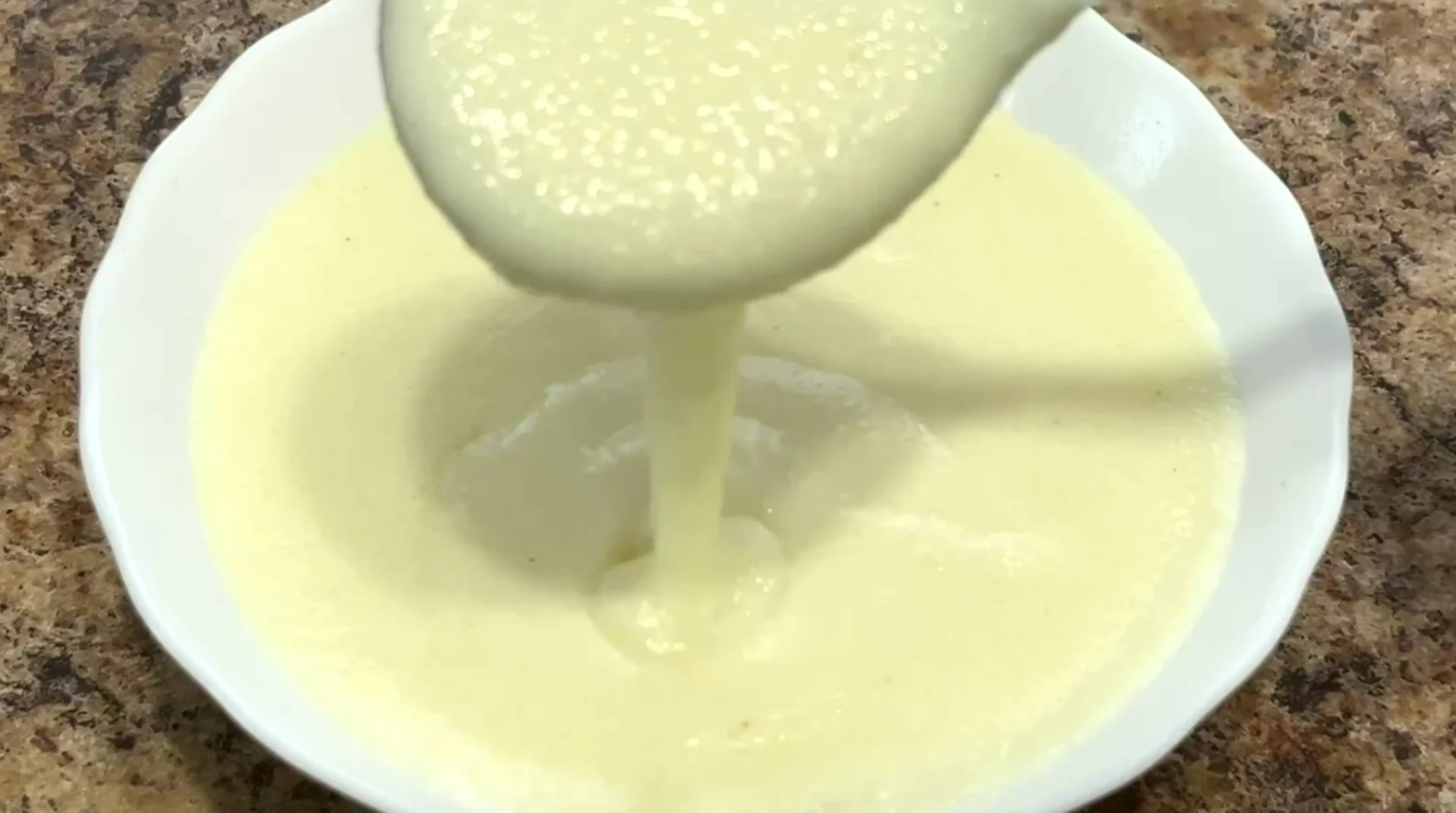 Манная каша на молоке без комков — секрет приготовления нежной и вкусной каши, которая идеально подходит для детей.