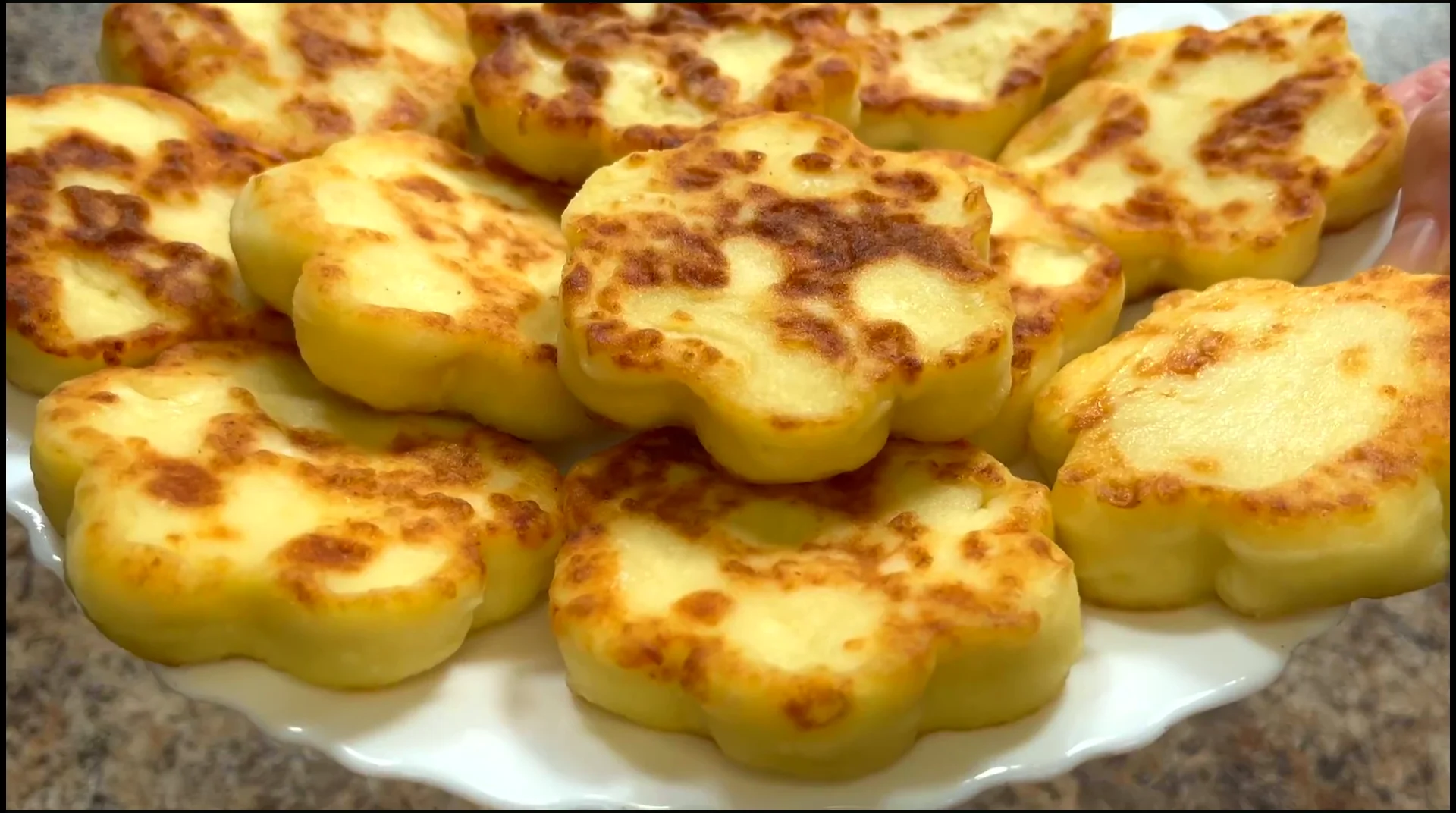 Сырники на завтрак: Нежные и вкусные, простой и быстрый рецепт