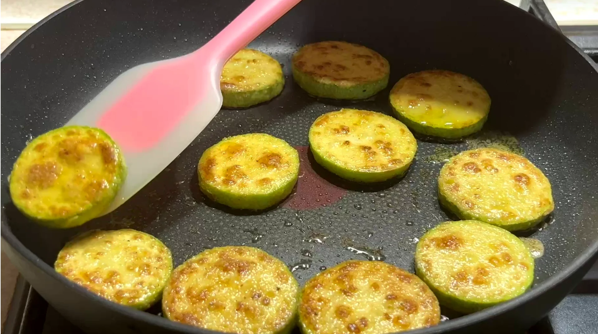 Мгновенная Закуска из кабачков: быстро и просто! Мгновенная Закуска из кабачков: быстро и просто!