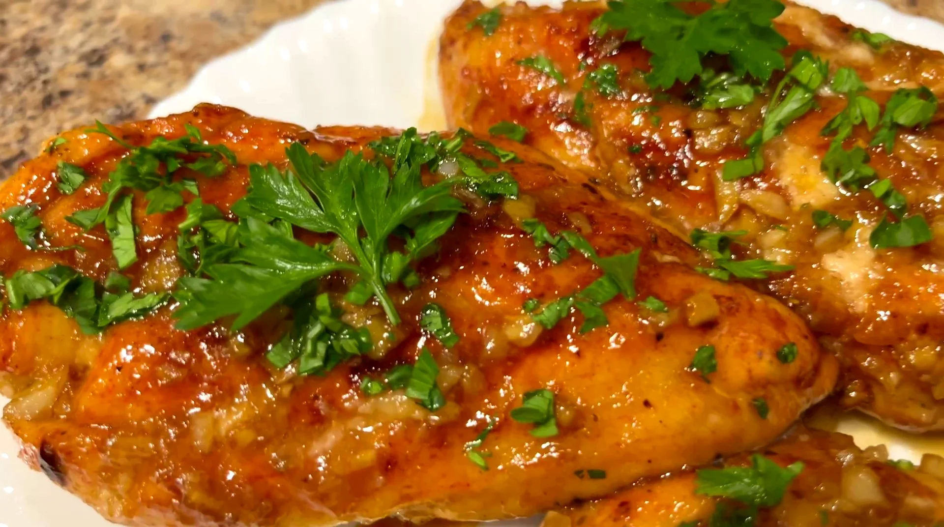 Куриное филе в ароматном соусе: быстрый и вкусный рецепт Куриное филе в ароматном соусе: быстрый и вкусный рецепт
