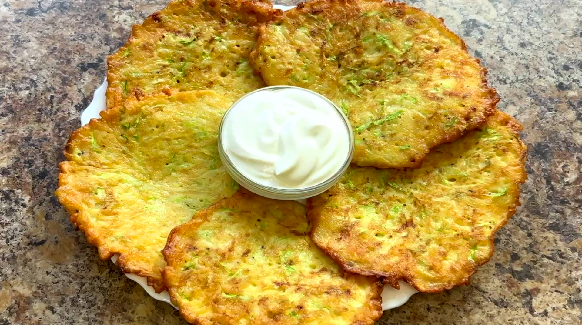Оладьи на завтрак или ужин всего за несколько минут: картофель с цукини!