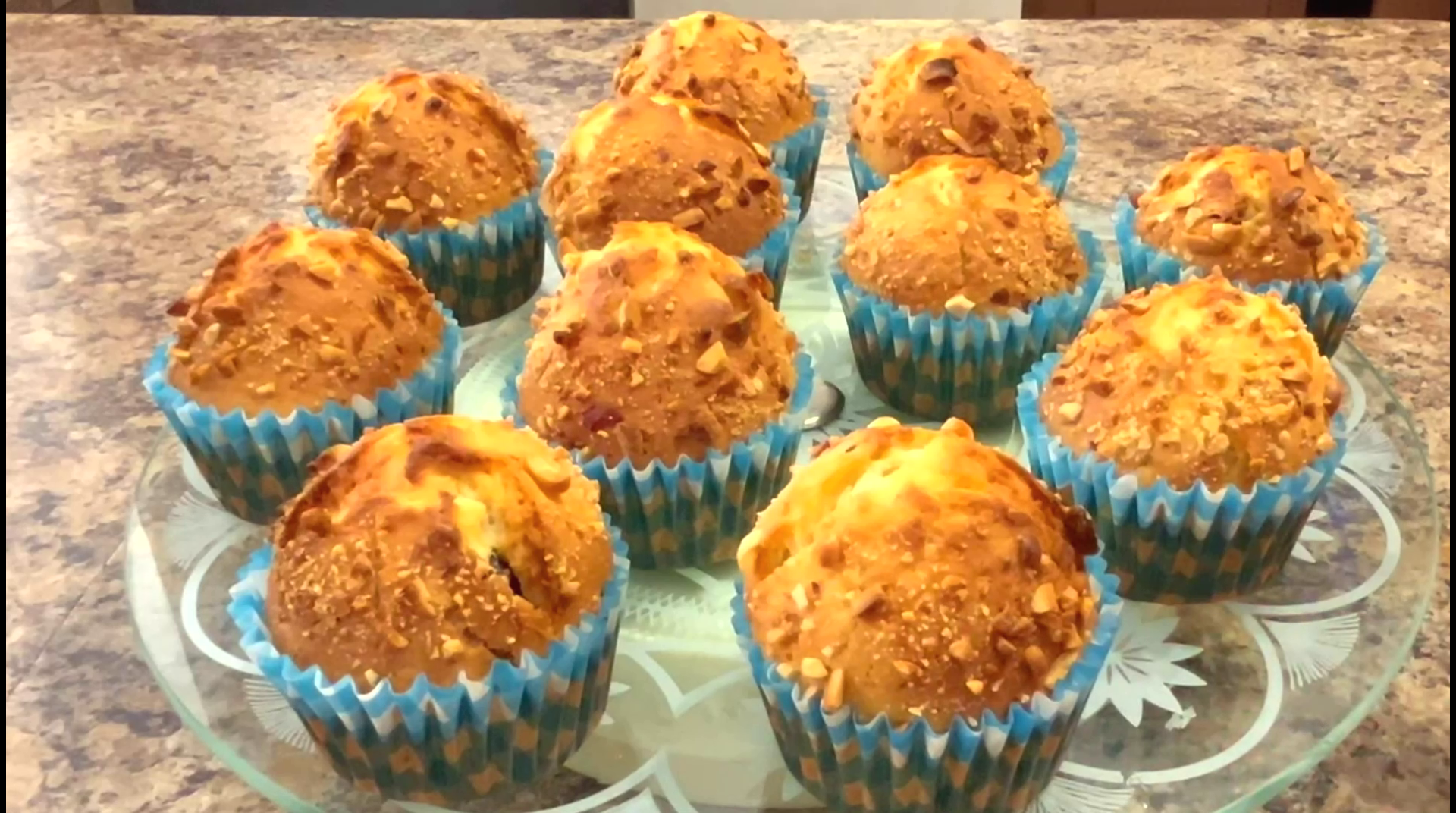 Рецепт кексов: Простой и Быстрый Рецепт с Изюмом и Орехами! Рецепт кексов: Простой и Быстрый Рецепт с Изюмом и Орехами!