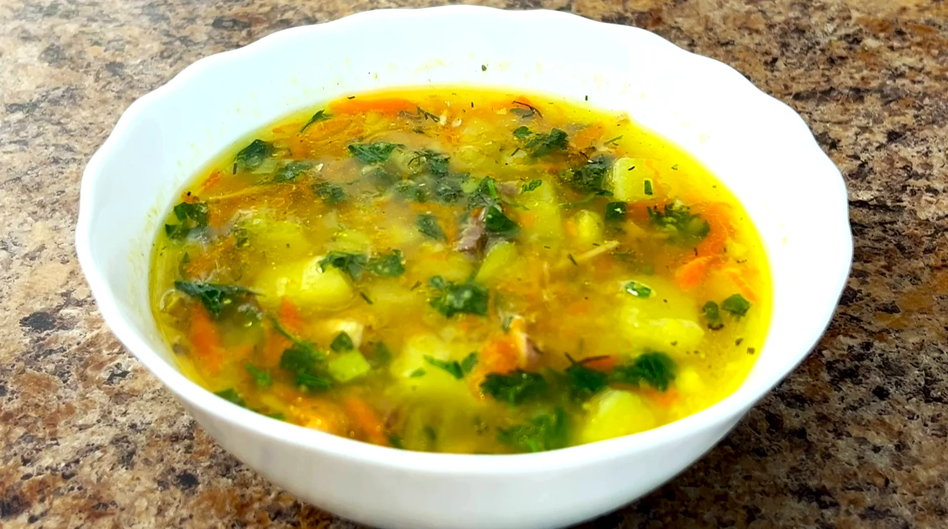 Легкий суп с рыбной консервой – просто и вкусно!