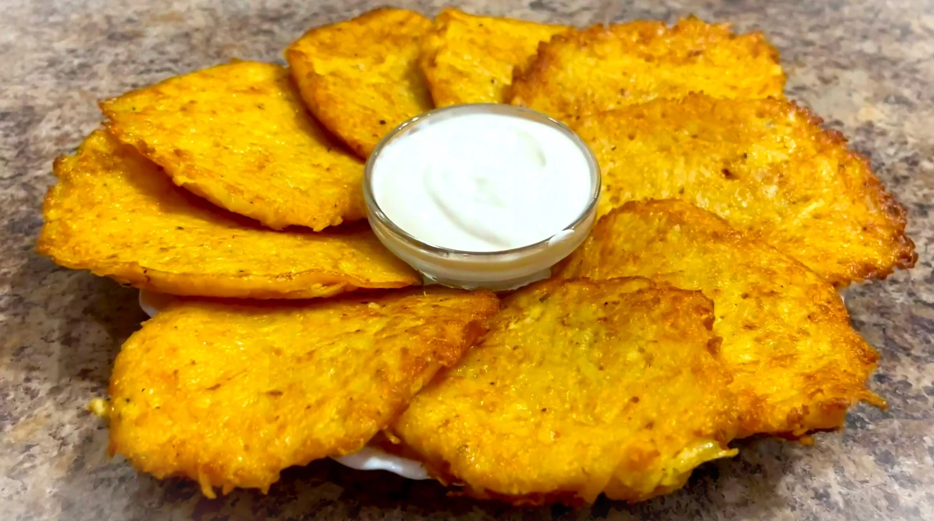 Золотистые драники рецепт с хрустящей корочкой Золотистые драники рецепт с хрустящей корочкой