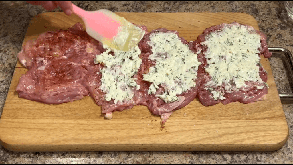 рецепт приготовления куриных рулетов в сырном соусе