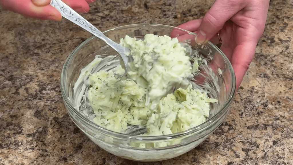 рецепт приготовления куриных рулетов в сырном соусе