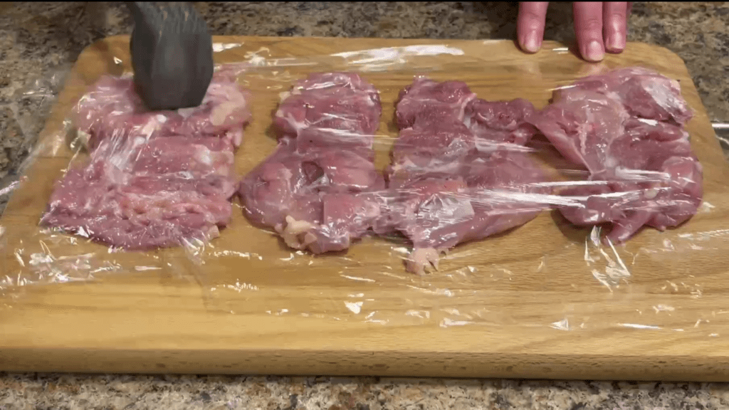 рецепт приготовления куриных рулетов в сырном соусе