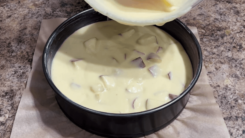 пирог манник с яблоками