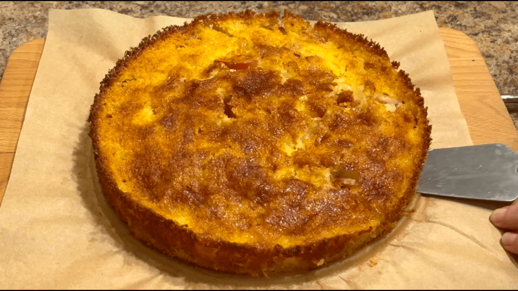пирог манник с яблоками