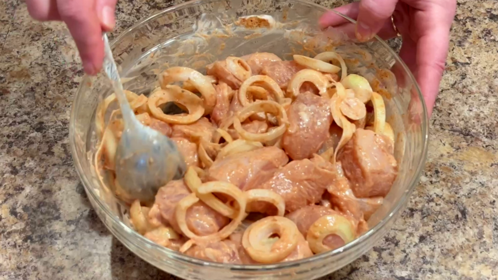 шашлык в духовке с гарниром