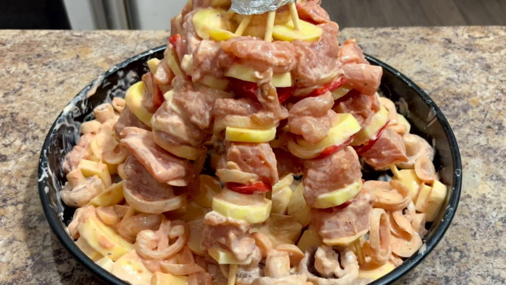 шашлык в духовке с гарниром