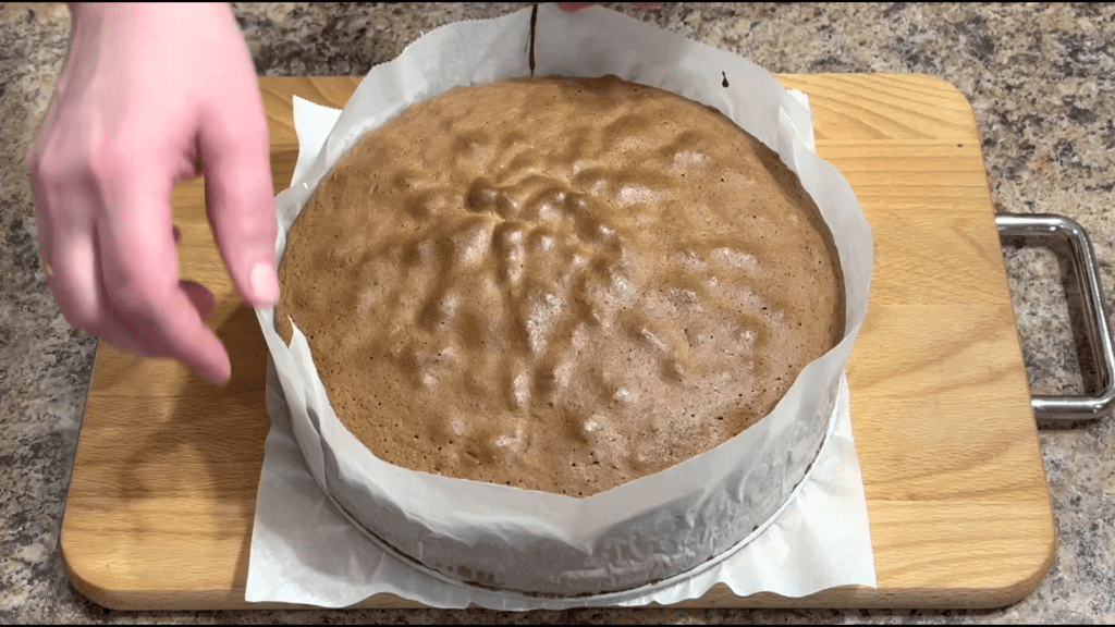 шоколадный торт с кремом