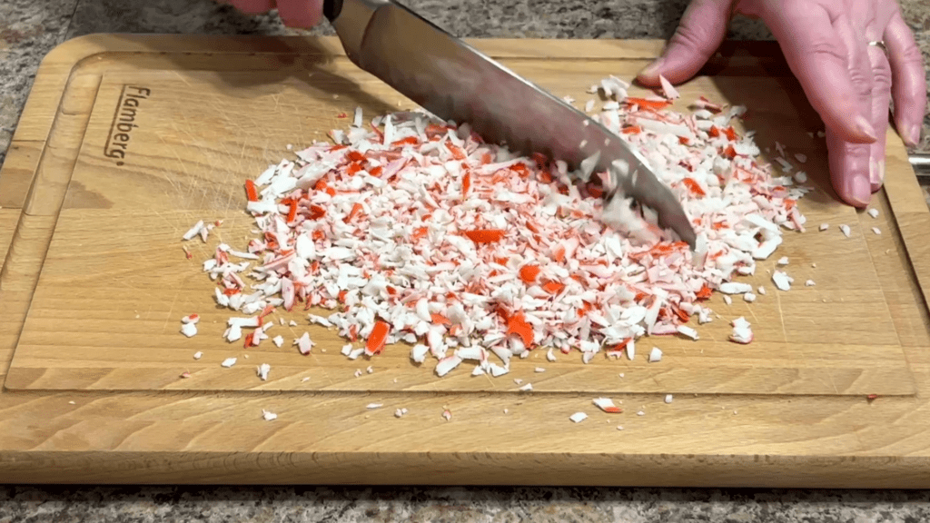 Закуска "Рафаэлло" из крабовых палочек с оливками