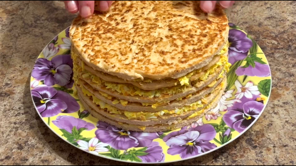 Закусочный торт с куриной грудкой