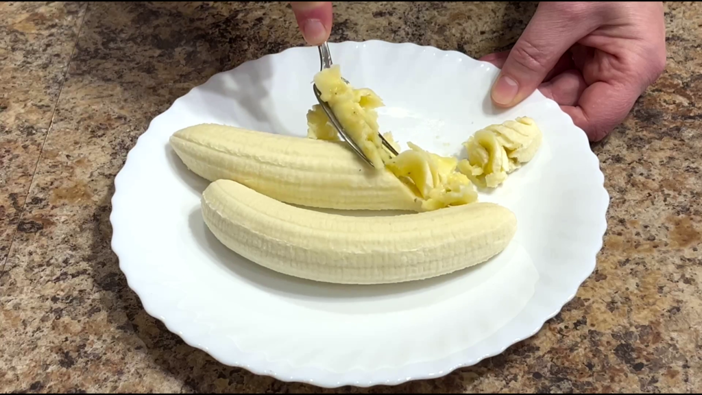 Банановый десерт без сахара и выпечки