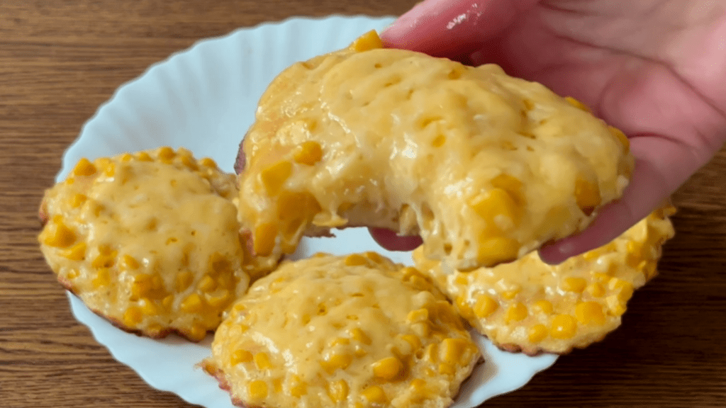 кукурузные оладьи с сыром