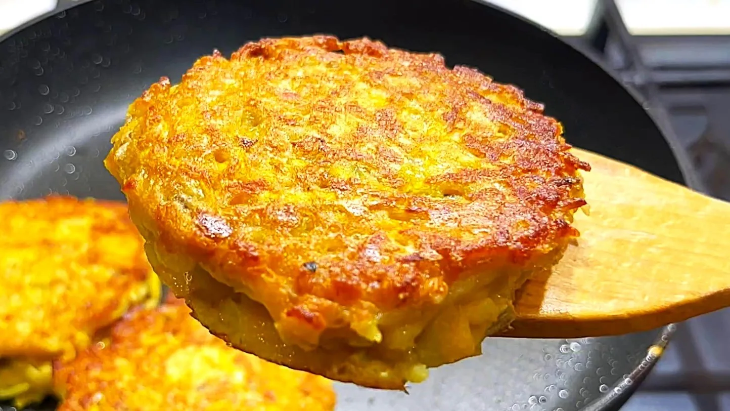 Рецепт диетических тыквенно-яблочных оладий без муки и сахара